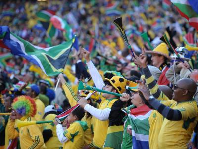 Jubelnde Fans bei der Eröffnungsfeier der Fußball-WM in Johannesburg. Eröffnungsfeier