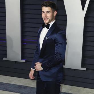 Der amerikanische Musiker hat sein erstes Parfum auf den Markt gebracht. Im Interview sprach er jetzt über seinen ersten eigenen Duft. Nick Jonas