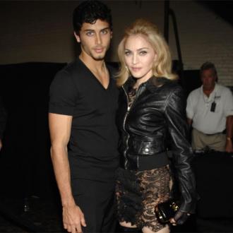 Der Frauenschwarm verrät, wie prägend die Beziehung mit Madonna für ihn war. Die Sängerin habe sein Weltbild auf den Kopf gestellt. Jesus Luz, Madonna