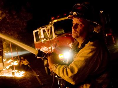 Ein amerikanischer Feuerwehrmann im Einsatz. In Detroit waren mindestens 80 Brände ausgebrochen. Feuerwehrmann