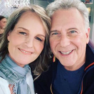 Die 56-jährige Schauspielerin ist bereits eine Woche nach ihrem Autounfall wieder bei der Arbeit. Helen Hunt