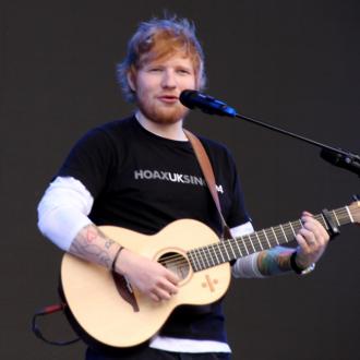 Der Sänger stand für 'Yesterday' offenbar gemeinsam mit seiner Frau vor der Kamera, was das Paar ''urkomisch'' gefunden habe. Ed Sheeran