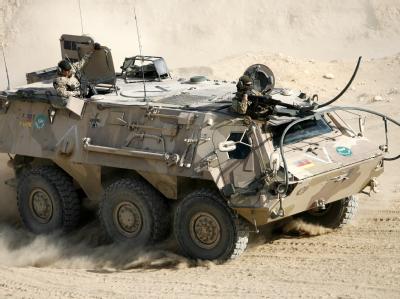 Ein deutscher gepanzerter Mannschaftstransporter Fuchs der schnellen Eingreiftruppe fährt im afghanischen Marmal-Gebirge. Gepanzerter Mannschaftstransporter Fuchs