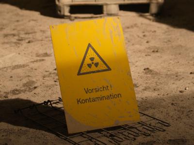 Ein Warnschild in der Schachtanlage Asse II in Remlingen bei Wolfenbüttel. (Archivfoto) Warnschild