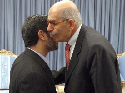 Irans Präsident Ahmadinedschad bei seinem Treffen mit El Baradei. Treffen in Teheran