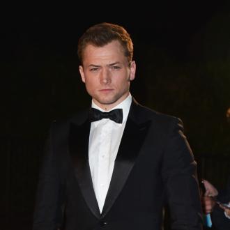 Der Schauspieler wäre hocherfreut, wenn es mit einer Oscarnominierung klappen würde, möchte aber lieber nicht spekulieren, ob es realitisch wäre. Taron Egerton