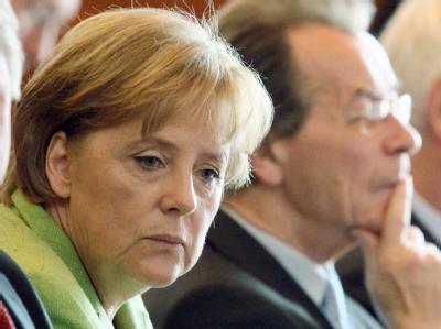 Bundeskanzlerin Angela Merkel (CDU) neben SPD-Chef Franz Müntefering. Merkel und Müntefering