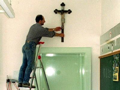 Der Streit um Kruzifixe in Klassenzimmern schwelt schon seit 25 Jahren. Kreuz im Klassenzimmer