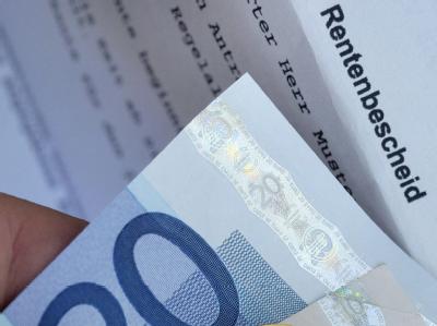 Das Bundesarbeitsministerium hat einen Bericht über massive Rentenkürzungen als Folge langfristig sinkender Löhne zurückgewiesen. Rentenbescheid