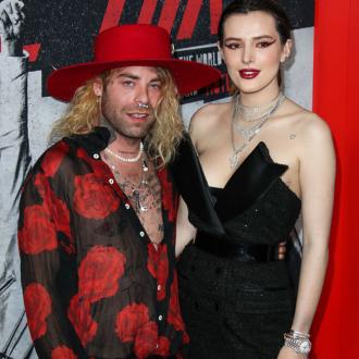 Der Rapper sorgt sich wegen seiner Nacktfotos, die er einst an seine Ex-Freundin Bella Thorne schickte und nun befürchtet er, dass sie veröffentlicht werden. Mod Sun und Bella Thorne