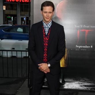 Der Schauspieler und die Schönheit spielen in dem Independentfilm ein Liebespaar, das sich auf der Flucht befindet. Das Duo konnte sich vor dem Dreh gut kennenzulernen. Bill Skarsgard