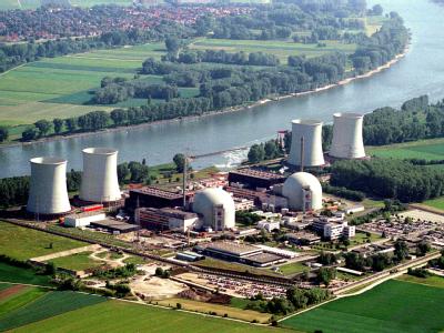Blick auf das Atomkraftwerk Biblis mit den zwei Blöcken Biblis A und Biblis B. Atomkraft in Deutschland