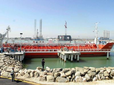 Der Öl-Terminal von Neka in Nordiran. Foto: Abedin Taherkenareh / Archiv Iranischer Öl-Terminal