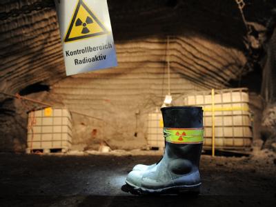 Atomkraftgegner werfen Bundesumweltminister Röttgen bei der Suche nach einer Lösung für das einsturzgefährdete Atommülllager Asse Untätigkeit vor. Foto: Jochen Lübke/Archiv Einlagerungskammer 12 in Asse