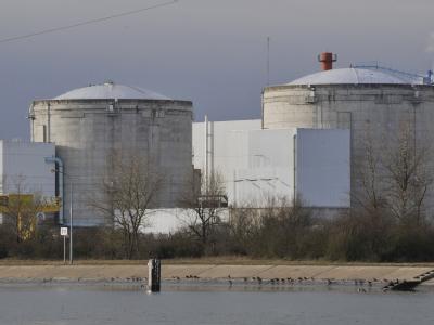 Das Atomkraftwerk in Fessenheim im Elsass in Frankreich (Archivbild vom 28.12.2009). Die EU hat Sicherheitschecks für Europas Atomkraftwerke beschlossen. Atomkraftwerk Fessenheim