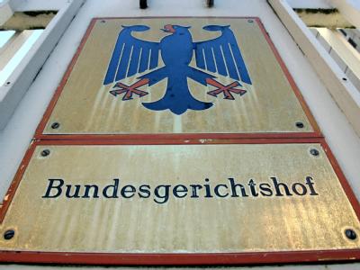 Darf die Polizei bei Mord-Ermittlungen ein Mikrofon in ein Auto einbauen und alles aufnehmen, was dort gesprochen wird? Darüber urteilt heute der Bundesgerichtshof. Foto: Uli Deck BGH