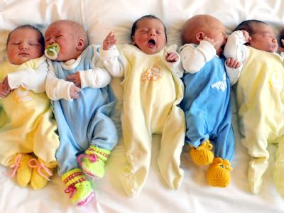 In Deutschland werden europaweit die wenigsten Kinder geboren. (Symbolbild) Babys
