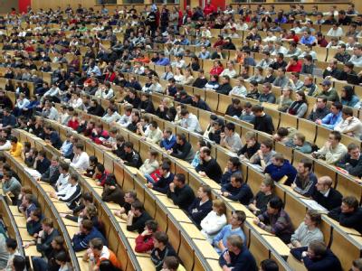 Die Guttenberg-Plagiatsaffäre sorgt an vielen Hochschulen in Deutschland für Unruhe. Hörsaal