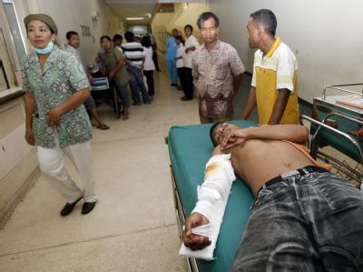 Verletzte des Erdbebens auf Bali werden versorgt. Erdbeben auf Bali