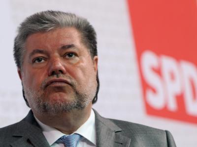 Wie lange bleibt er Ministerpräsident in Rheinland-Pfalz? Die Staatskanzlei dementiert, dass ein Wechsel zu Innenminister Lewentz bald bevorsteht: Kurt Beck (SPD). Foto: Gero Breloer/Archiv Beck