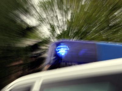 Vermisste 23-Jährige aus Peine ist wahrscheinlich tot: Ein festgenommener 27-Jähriger gab laut Polizei zu, die junge Frau getötet zu haben. (Symbolbild) Blaulicht der Polizei