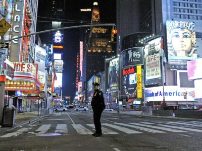 Der Times Square in New York ist von der Polizei aus Furcht vor einem Sprengstoffanschlag abgeriegelt worden. Times Square abgesperrt
