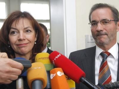 Matthias Platzeck und die Fraktionsvorsitzende der Linkspartei, Kerstin Kaiser. SPD verhandelt mit Linkspartei