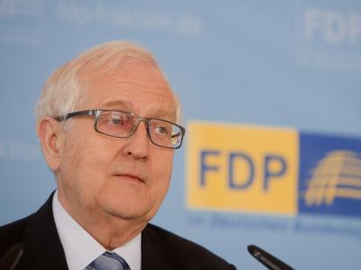 Die deutsche Haftungsobergrenze von 211 Milliarden Euro beim EFSF dürfe durch Hebelwirkungen nicht erhöht werden, betonte Brüderle. Archivfoto: Rolf Vennenbernd dpa FDP-Fraktionschef Rainer Brüderle