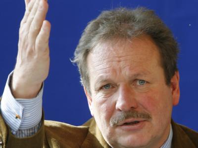 ver.di-Chef Frank Bsirske befürchtet unter einer schwarz-gelben Bundesregierung Nachteile für Arbeitnehmer. Bsirske warnt