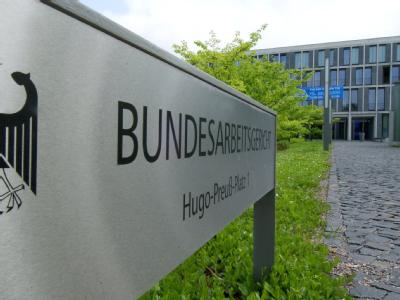 Das Bundesarbeitsgericht in Erfurt hat die Tarifeinheit gekippt und lässt damit mehr Konkurrenz unter den Gewerkschaften zu. Bundesarbeitsgericht in Erfurt