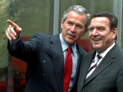 Keine wirklich guten Freunde: George W. Bush und Gerhard Schröder (Archiv). Bush und Schröder