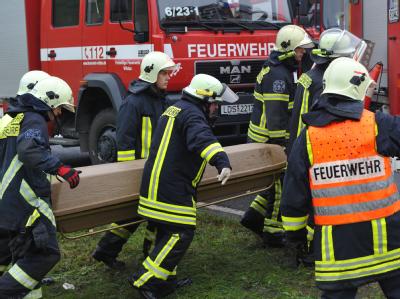 8 der 13 Toten des schweren Busunglücks bei Berlin sind inzwischen identifiziert worden. (Archiv) Tote bei Busunfall
