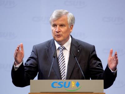 Viele in der CSU sind froh, dass Horst Seehofer die CSU Partei wieder auf Kurs gebracht hat. Horst Seehofer