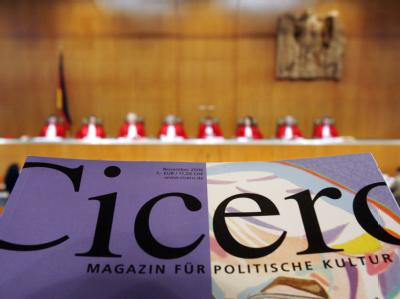 Eine Razzia bei der Zeitschrift «Cicero» im September 2005 hatte die im Grundgesetz garantierte Pressefreiheit verletzt, entschied das Karlsruher Gericht. Fall «Cicero» vor Bundesverfassungsgericht