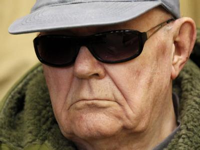 John Demjanjuk soll 1943 als Wachmann im NS-Vernichtungslager Sobibor bei der Ermordung von mindestens 27 900 Juden geholfen haben. John Demjanjuk