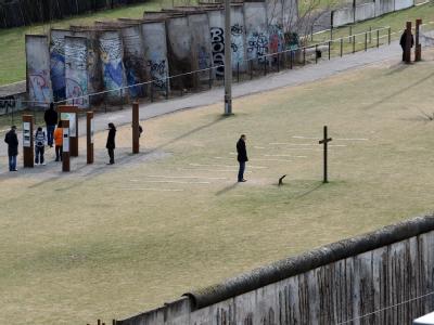 Die Mauer-Gedenkstätte in der Bernauer Straße in Berlin. Besuch an der ehemaligen Mauer