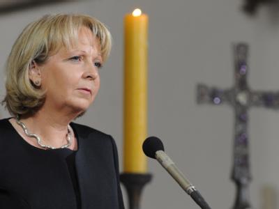Nordrhein-Westfalens Ministerpräsidentin Kraft sprach in der Salvatorkirche in Duisburg beim Gedenkgottesdienst für die Opfer der Loveparade-Katastrophe. Trauerfeier nach Loveparade