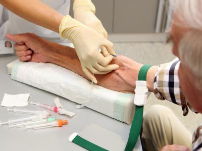 Die EHEC-Krise ist überstanden, doch bei etwa 10 bis 20 Prozent aller HUS-Patienten wird ein leicht-mittelgradiger Nierenschaden bestehen bleiben. (Archivbild) Nachuntersuchung