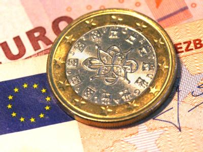 Eine portugiesische Ein-Euro-Münze: Vor dem EU-Gipfel wird heftig um die Verschärfung des Stabilitätspaktes und um mögliche Strafen für Defizitsünder gestritten. Portugiesische Euromünze