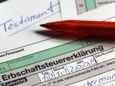 Auch die gerade erst reformierte Erbschaftsteuer kommt möglicherweise erneut auf den Prüfstand. Erbschaftssteuer