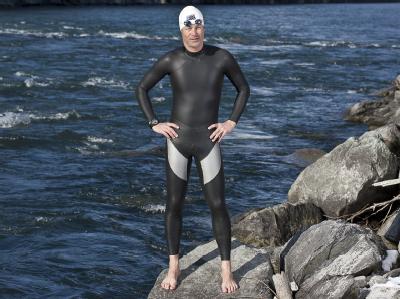 Der Rheinschwimmer Ernst Bromeis hat seinen Plan aufgegeben. Foto: Andrea Badrutt/Archiv Ernst Bromeis