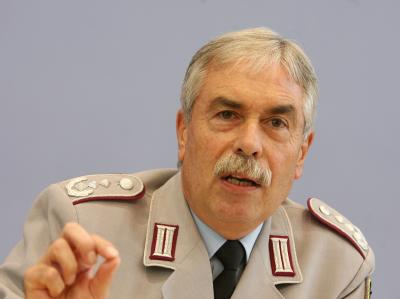 Der Vorsitzende des Deutschen Bundeswehrverbandes, Oberst Ulrich Kirsch. Oberst Ulrich Kirsch