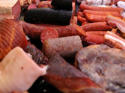 Derzeit gibt es in Europa keine Fleisch- oder Milchprodukte von geklonten Tieren oder ihren Nachkommen auf dem Markt. Fleischtheke