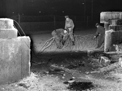 An der Grenze zum Bezirk Kreuzberg gelang im April 1963 drei Männern die Flucht nach Westberlin. Flucht nach Westberlin 1963