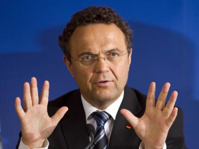 Innenminister Hans-Peter Friedrich glaubt nicht, dass die PKW-Maut demnächst eingeführt wird. (Archiv) Bundesinnenminister Friedrich