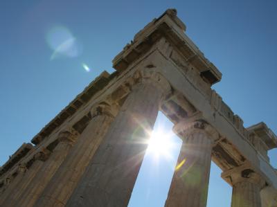 Griechenland wird von Streikenden lahmgelegt. Währenddessen sorgt der umstrittene 'Hebel' für den Euro-Rettungsfonds für Aufregung. Foto: Friso Gentsch Akropolis in Athen