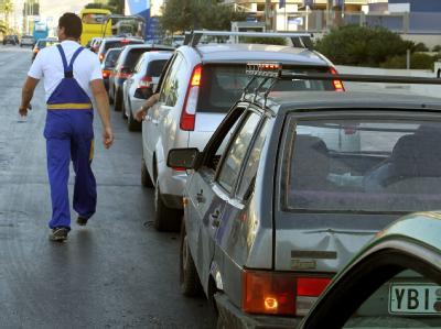 Nach tagelangem Streik der griechischen Tank- und Lastwagenbesitzer hat sich am Wochenende die Versorgungssituation im Land fast völlig entspannt. Lage in Griechenland entspannt sich