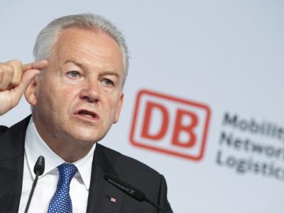 Der Vorstandsvorsitzende der Bahn, Rüdiger Grube, spricht am 28.07.2010 in Berlin auf der Halbjahres-Pressekonferenz 2010 der Deutschen Bahn. Rüdiger Grube