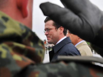 Diskutiert die Wehrpflicht: Verteidigungsminister Karl-Theodor zu Guttenberg (Archivbild). Karl-Theodor zu Guttenberg
