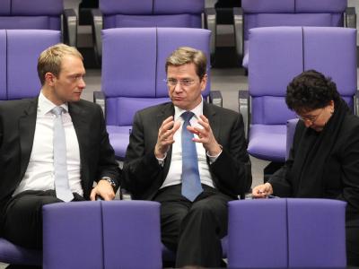 Der Generalsekretär der FDP, Christian Lindner, FDP-Chef Westerwelle und die FDP-Fraktionschefin Brigitte Homburger im Gespräch. Westerwelle Lindner Homburger
